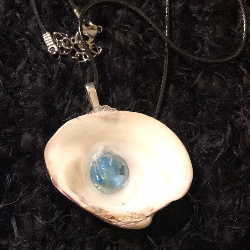 SeaShell Necklace Hand Created - Picture 11 of 17